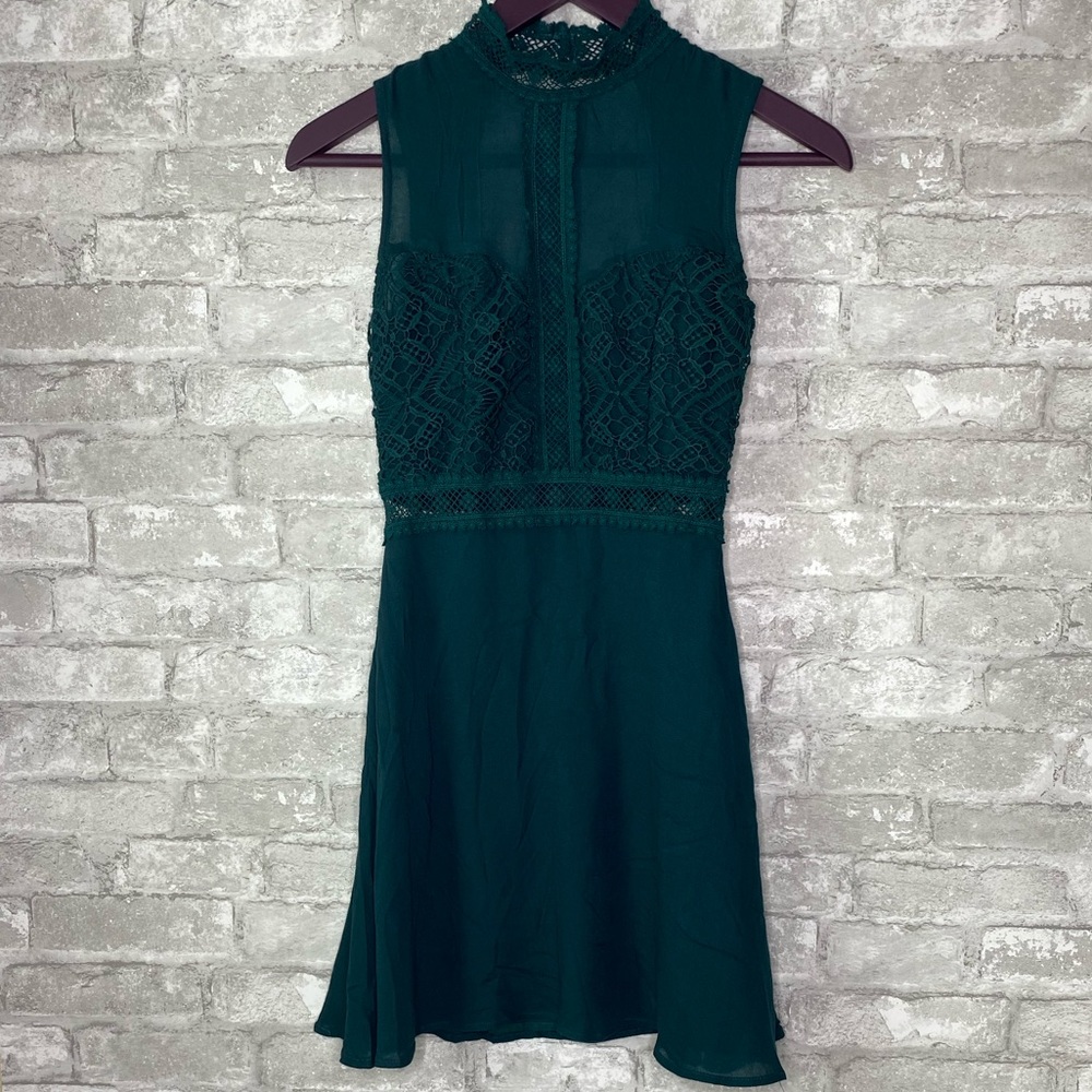 🎉Alya green lace open back chocker dress B4-11